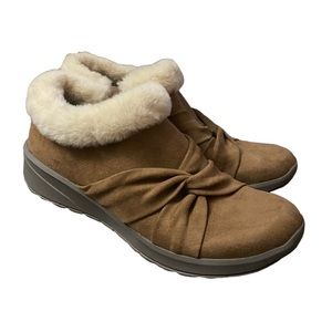 Bzees Slip On Shoes Comfort Faux Fur Trim Genie Bootie Caramel Brown Size 9.5M